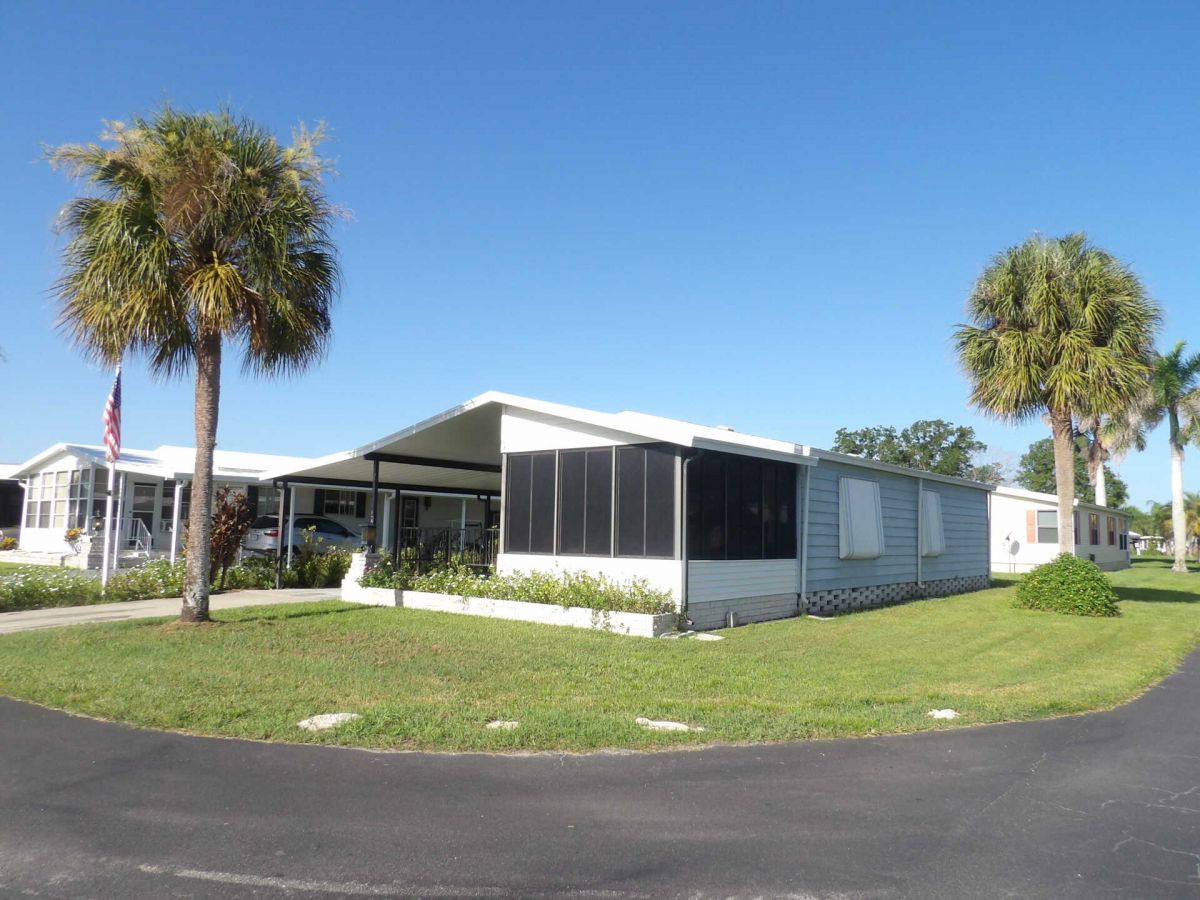 2692 NE Hwy 70, #111