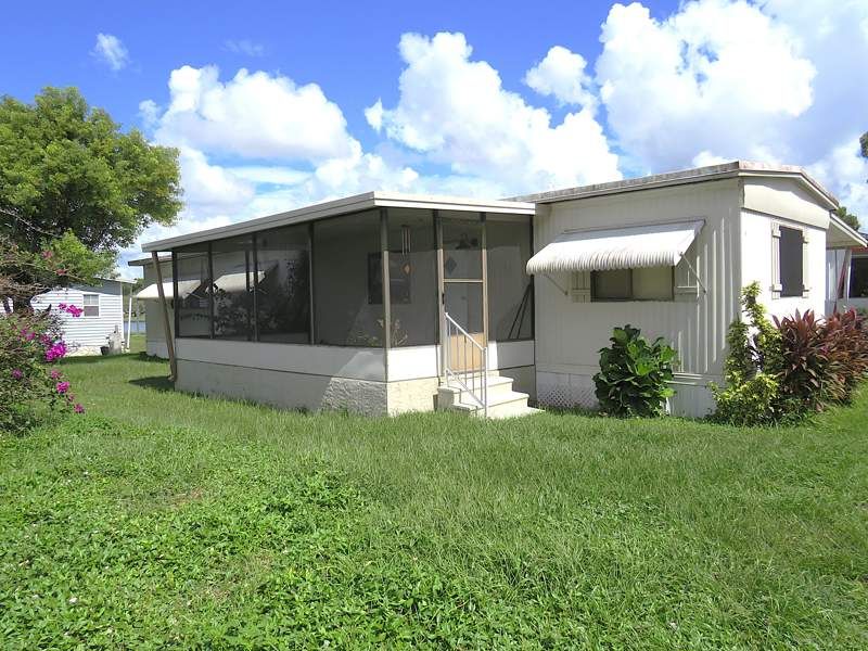 808 Royal Palm Dr.
