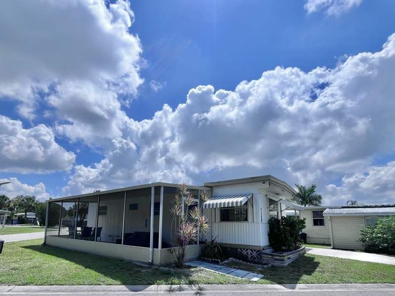 3223 N Lockwood Ridge Rd #126