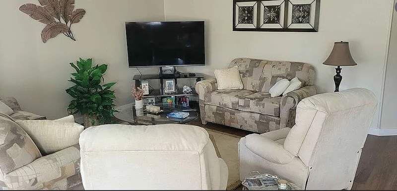100 Queen Palm Drive