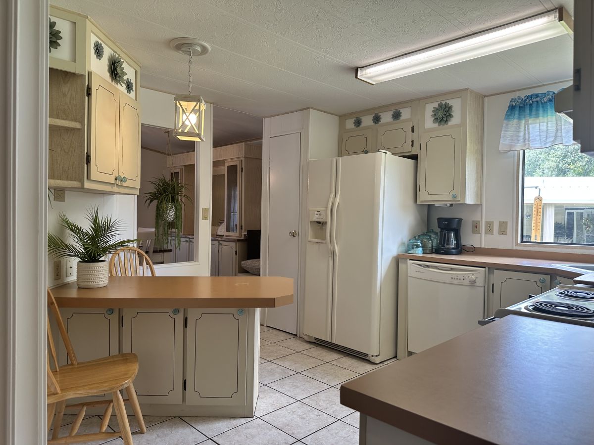 1623 Geranium Loop