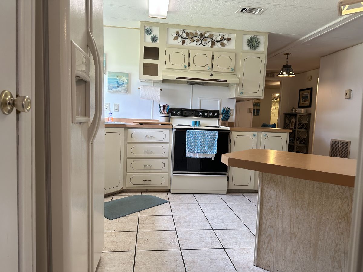 1623 Geranium Loop