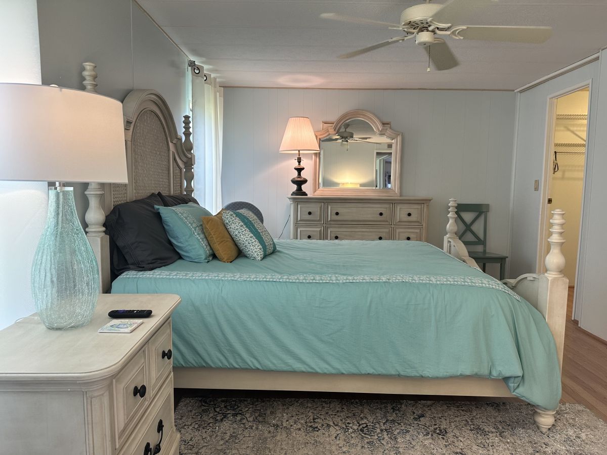 1623 Geranium Loop