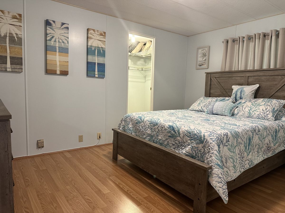 1623 Geranium Loop