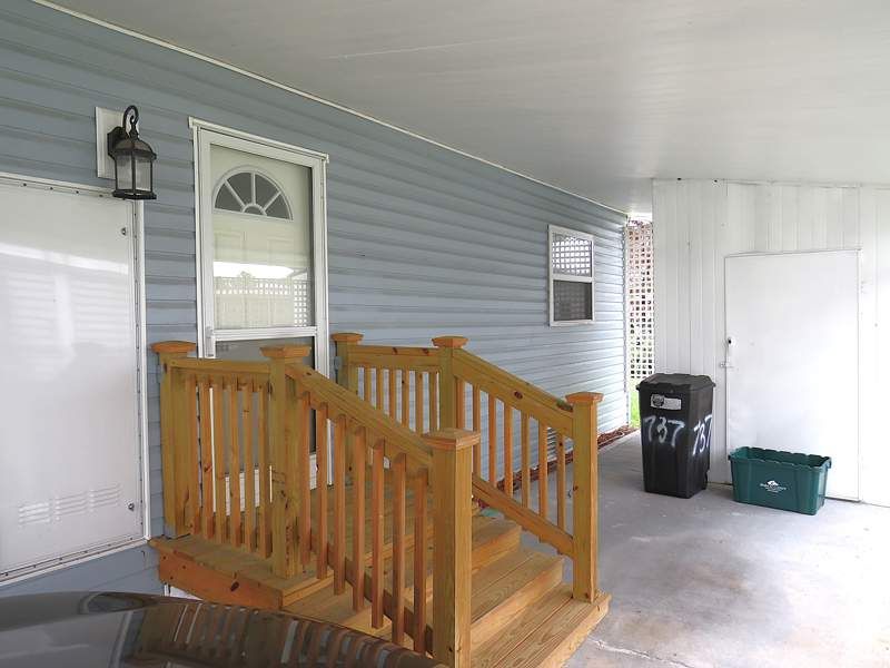 737 Royal Palm Dr.