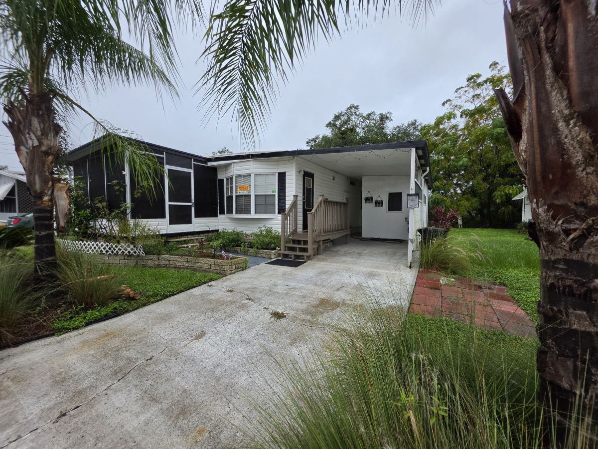 14233 Mayfair Avenue