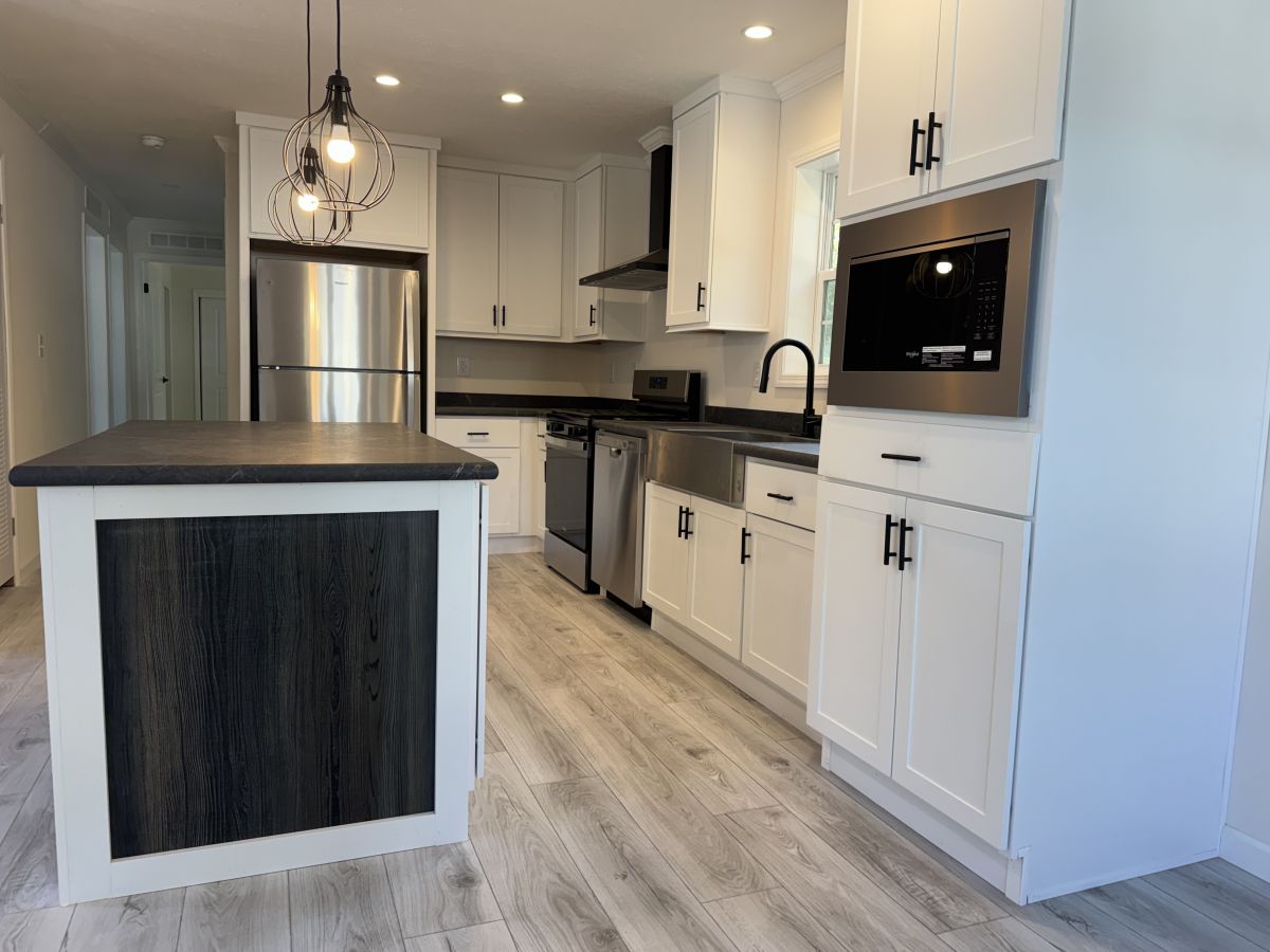 8 Locust Dr