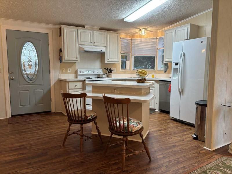 279 Woodside Lake Drive #403