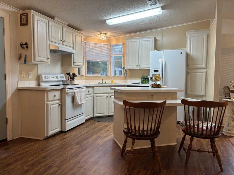 279 Woodside Lake Drive #403