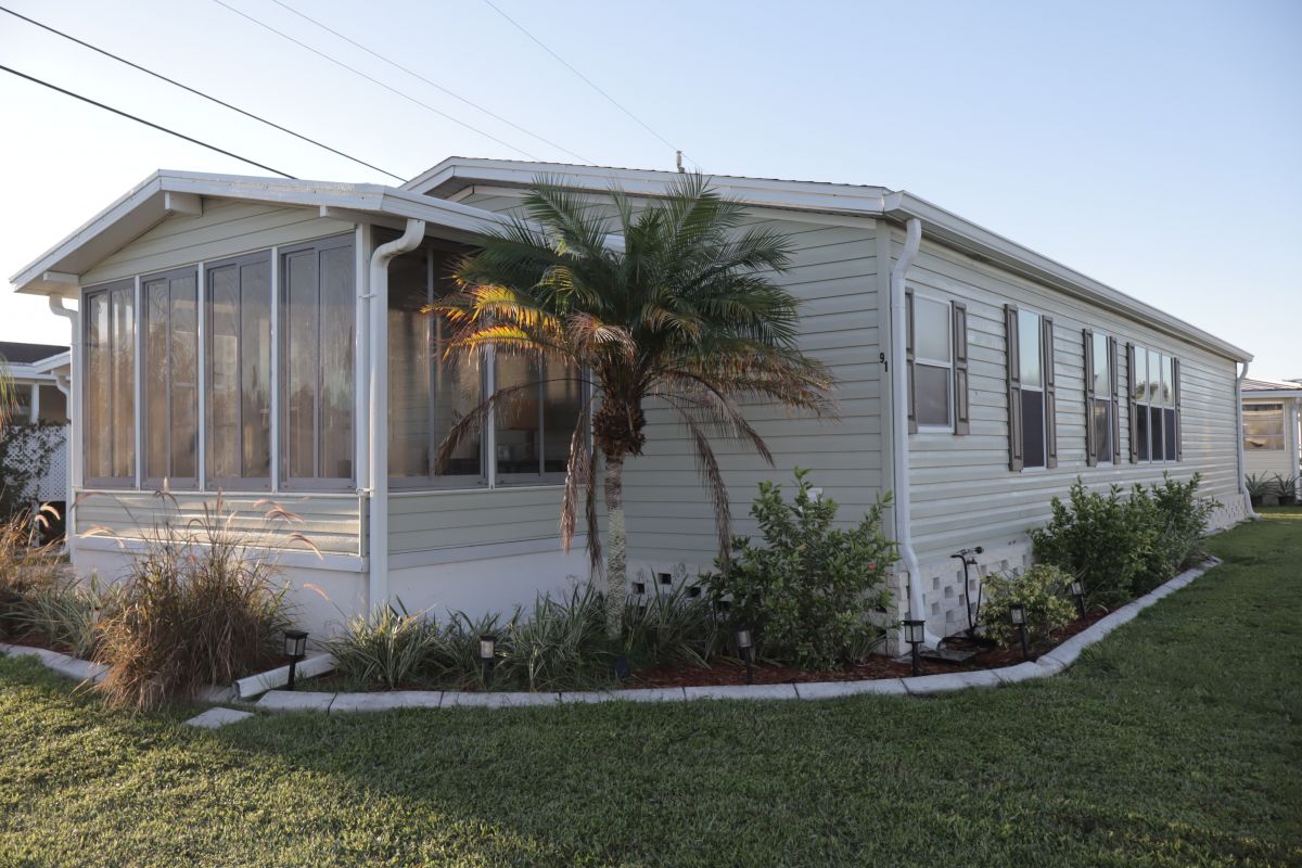 91 LOREN WAY