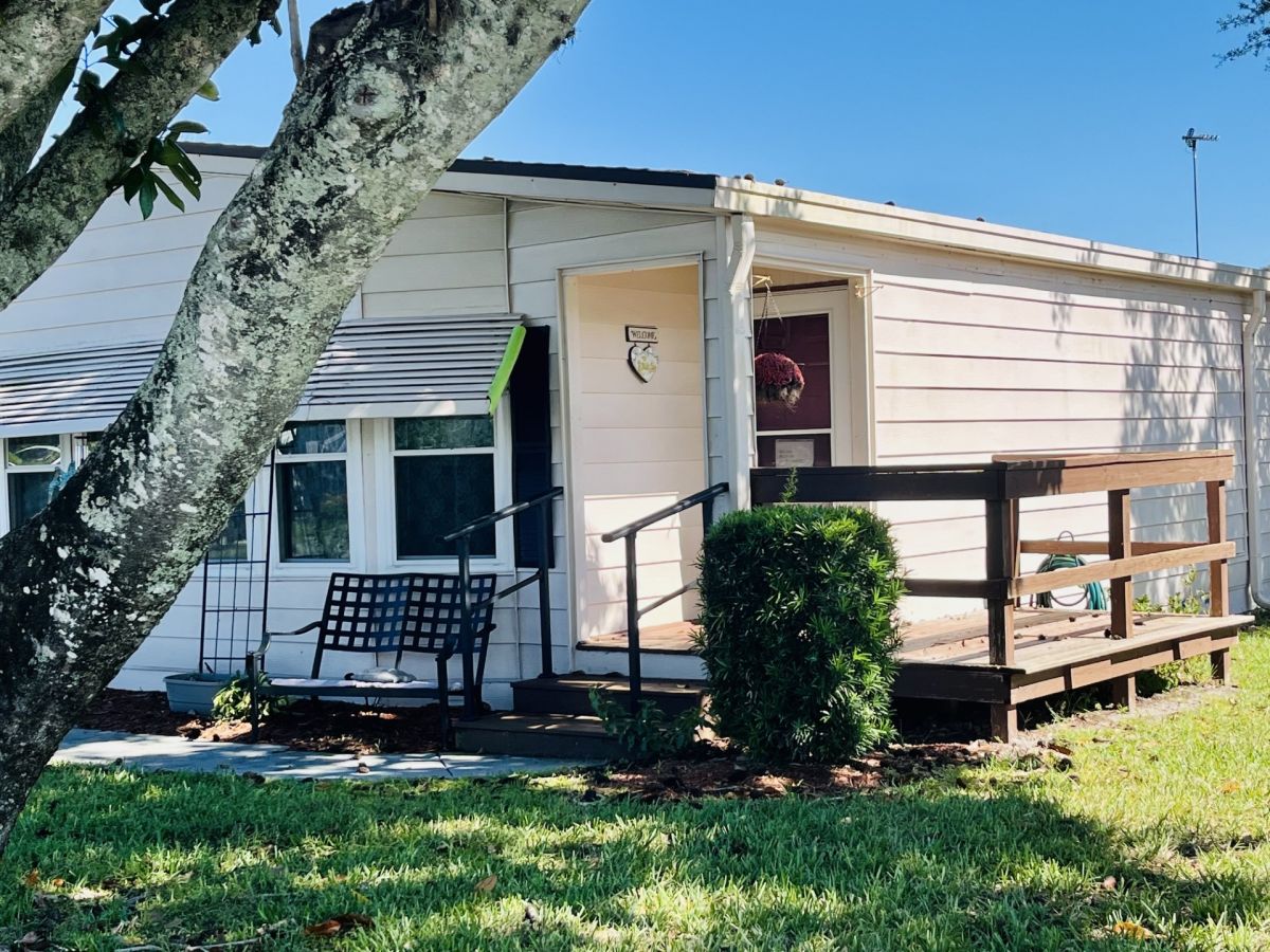 1253 La Flosita Dr.