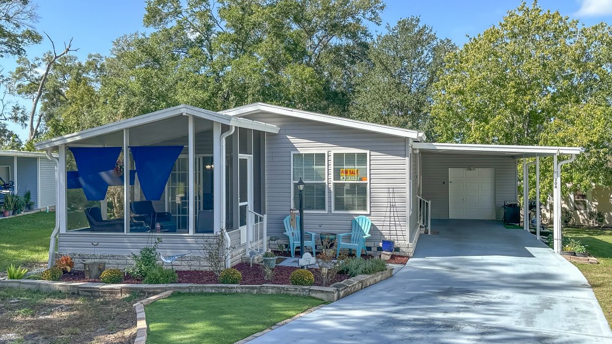 304 Redbud Ln