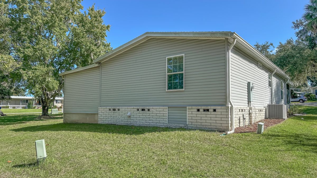 304 Redbud Ln