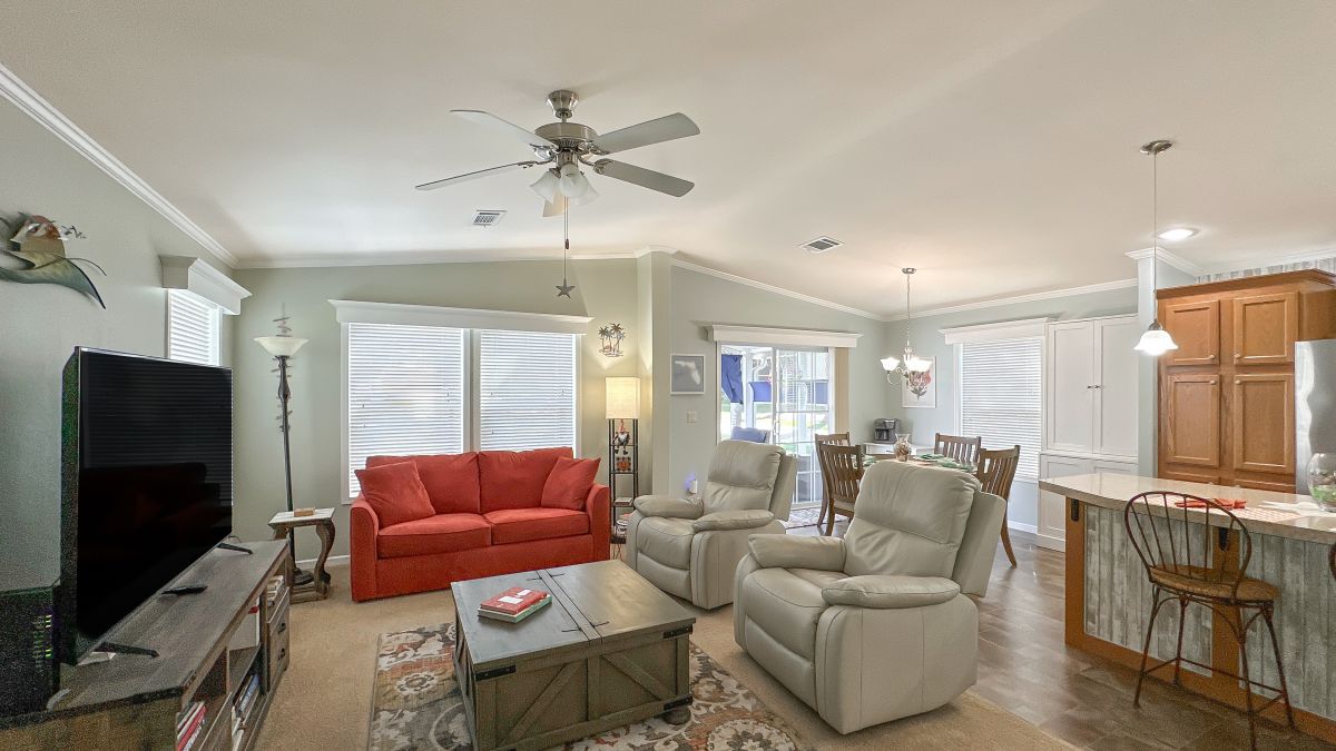 304 Redbud Ln