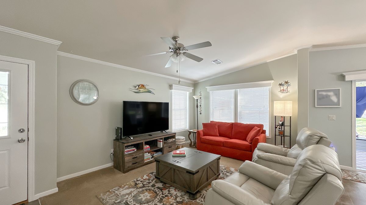 304 Redbud Ln