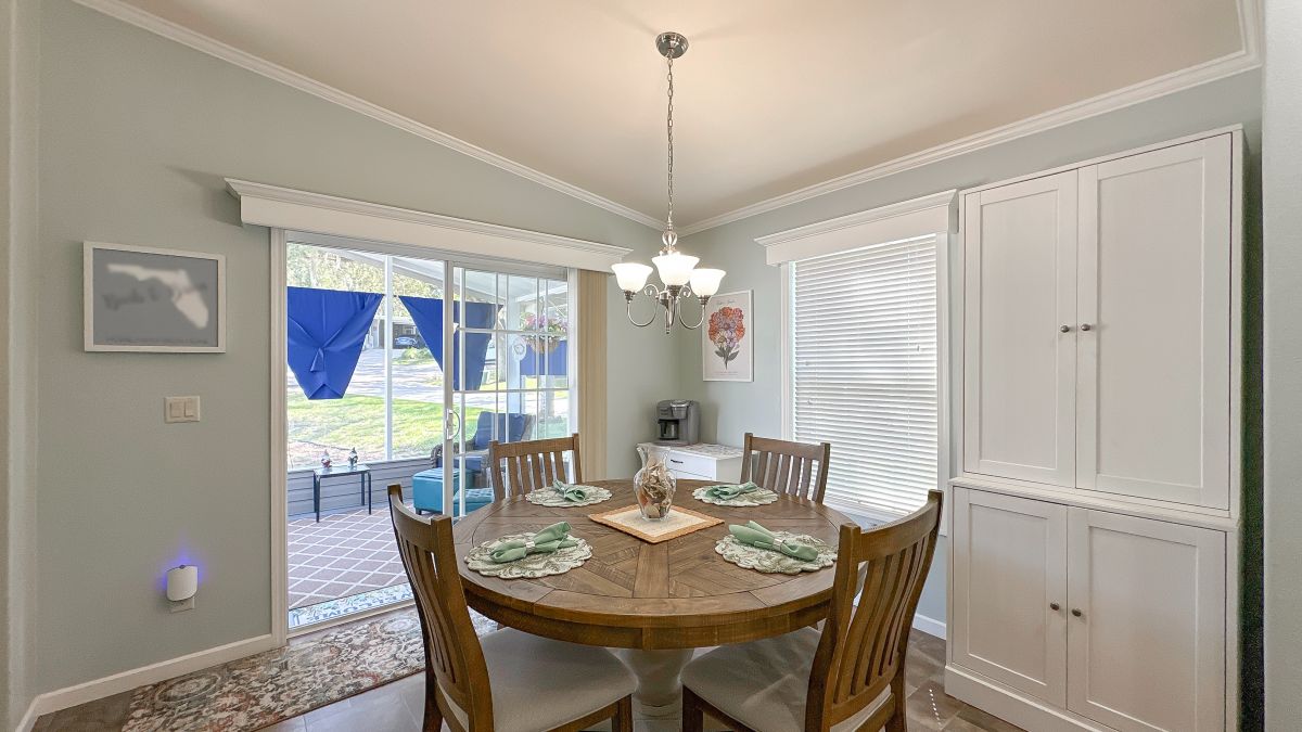 304 Redbud Ln