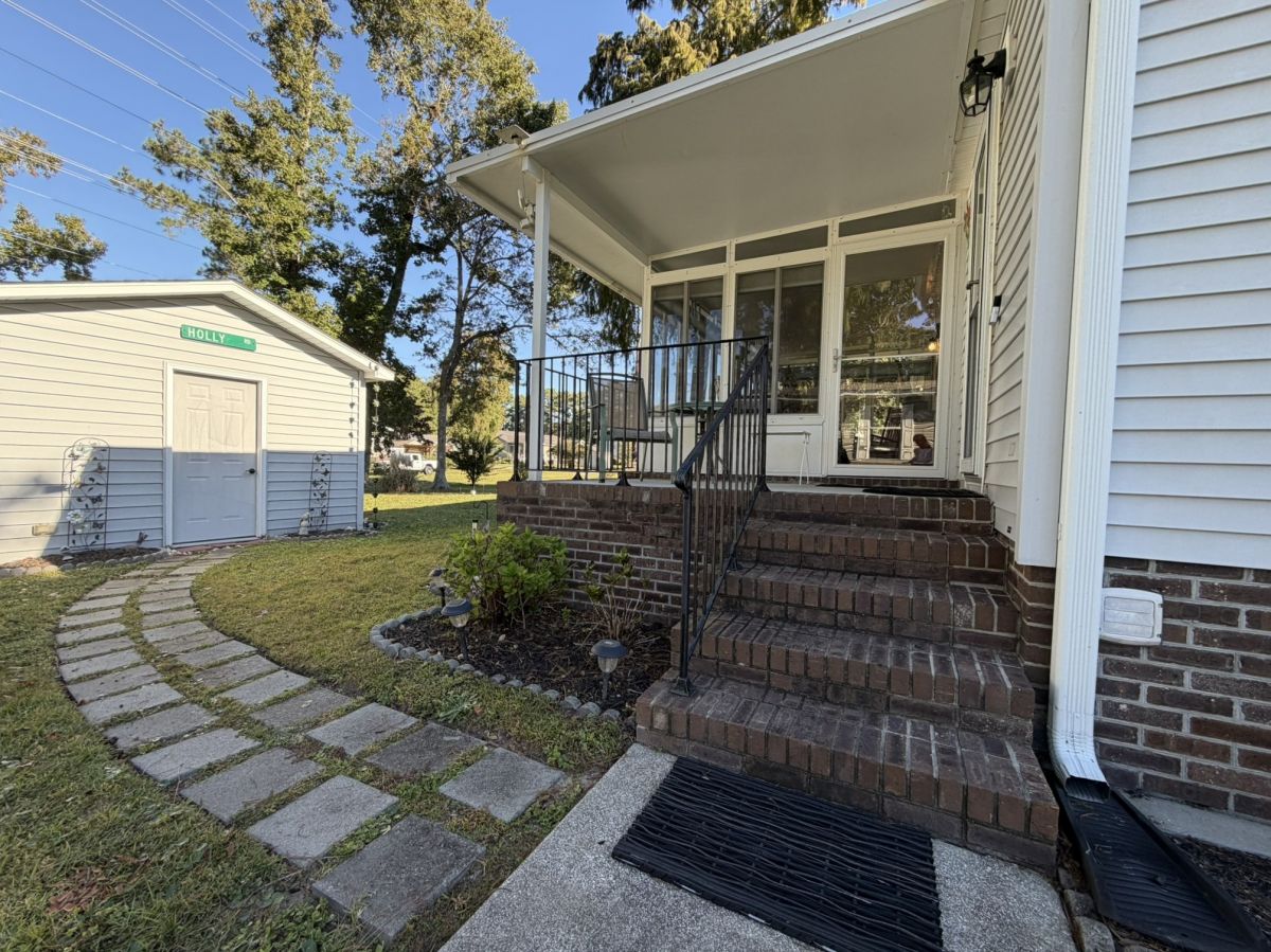 2916 Holly Road