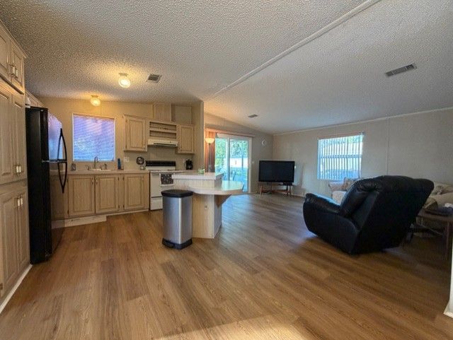 1632 Geranium Loop