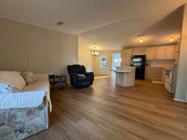1632 Geranium Loop
