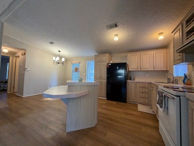 1632 Geranium Loop