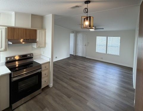 821 Song Bird Ave