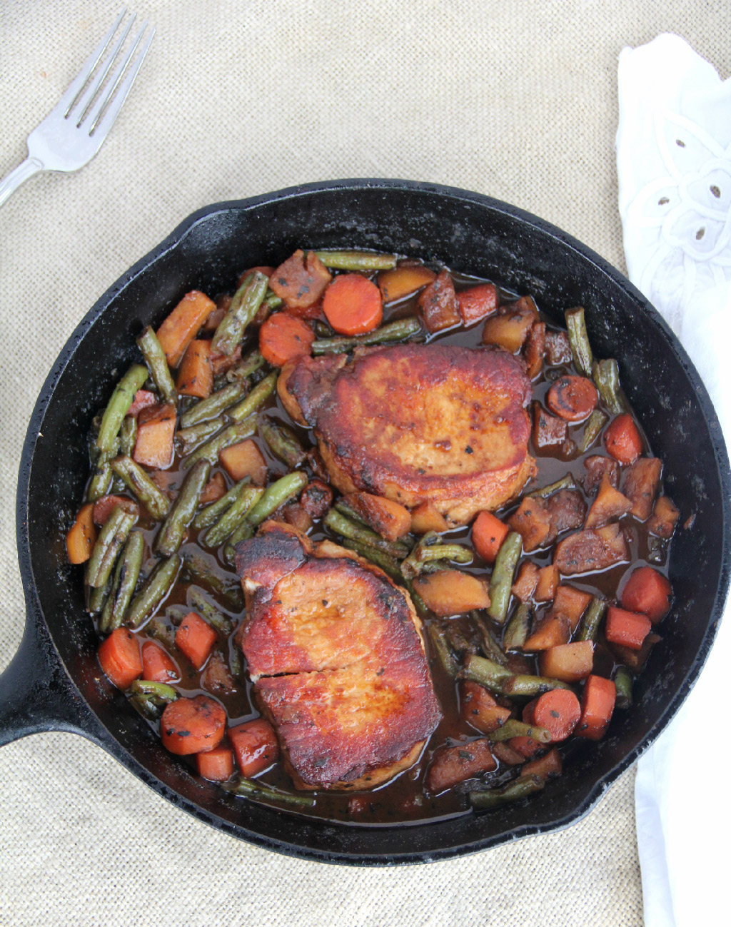 Skillet Pork Chops with Vegetables | southernfoodandfun.com