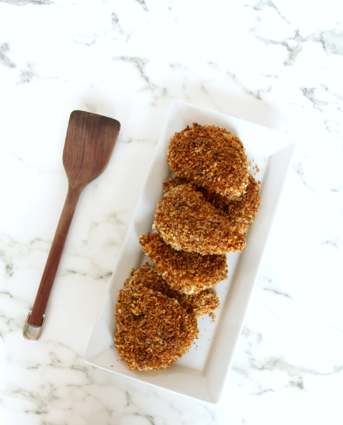 Crispy Chicken with Garlic Panko Crust is a great way to dress up plain chicken and it's so moist and delicious even the pickiest eaters will love it. | inasouthernkitchen.com