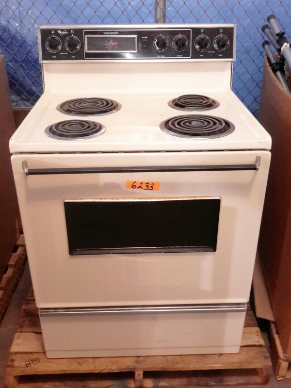 iBid Lot 6233 Whirlpool Electric Range/Stove Model RF3100XPM