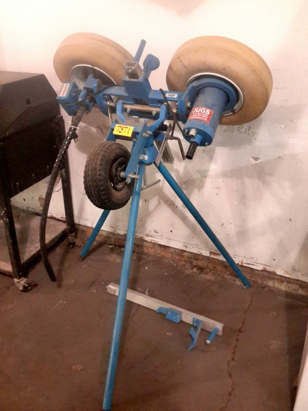 iBid Lot 7371 Jugs Football Throwing Machine