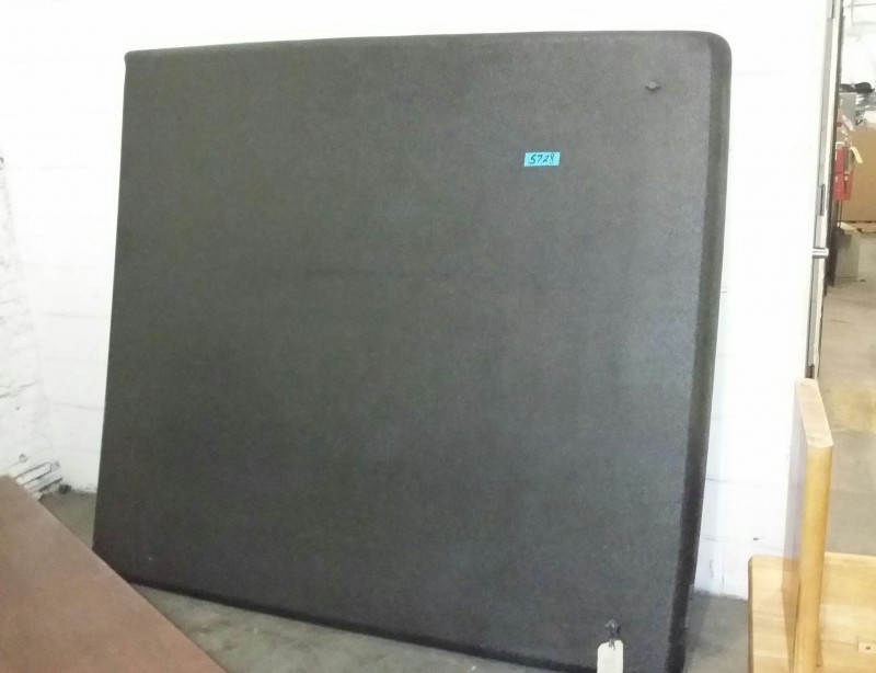 iBid Lot 5728 Armor Lid Truck Bed Cover