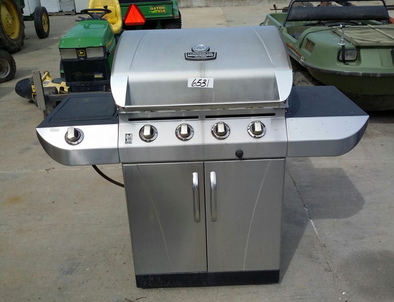 iBid Lot 6531 Char Broil Commercial Series Propane Grill