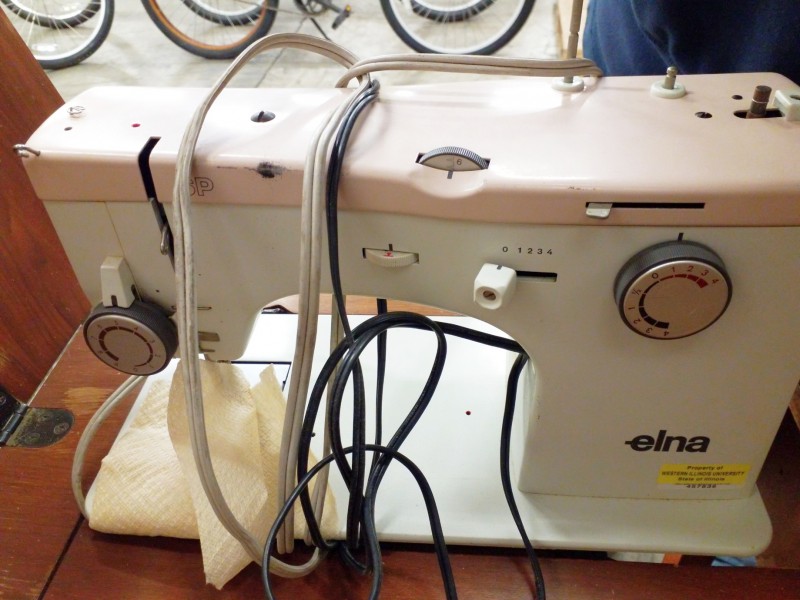 iBid Lot 7361 Elna Sewing Machine