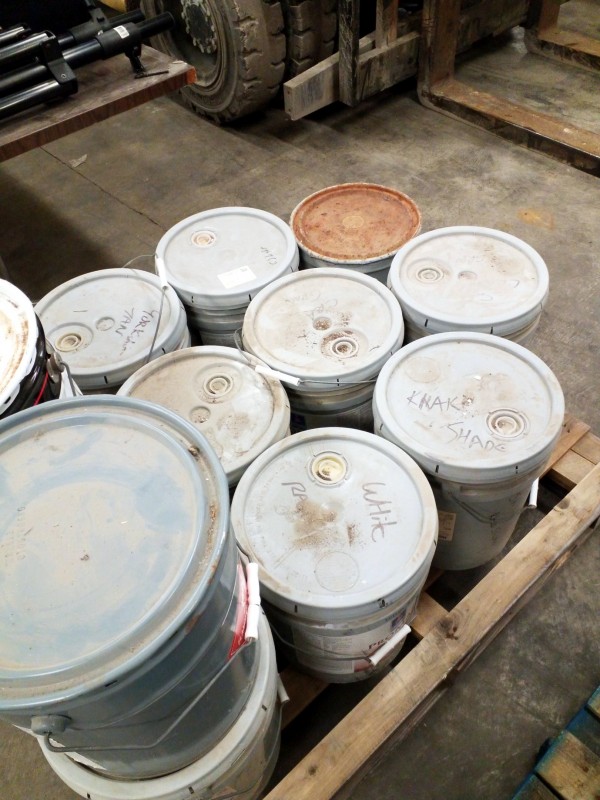 iBid Lot 8041 5 Gallon Buckets of Paint (14 each)