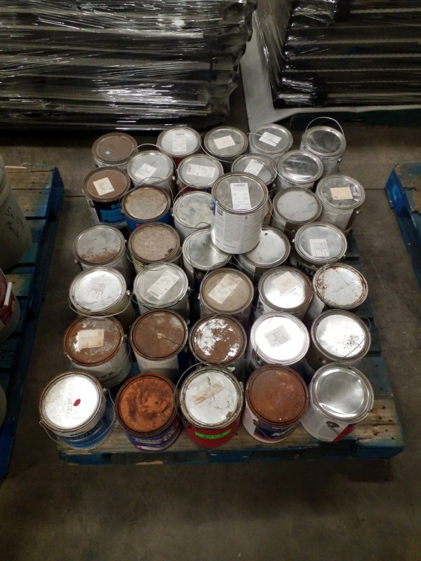 iBid Lot 8043 1 Gallon Buckets of Paint