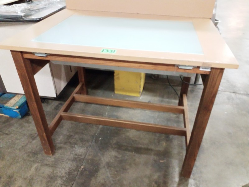 iBid Lot 1331 ARTIST LIGHT TABLE