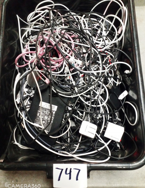 TSA VARIOUS ELECTRONICS/ LOOSE CORDS & PLUGS