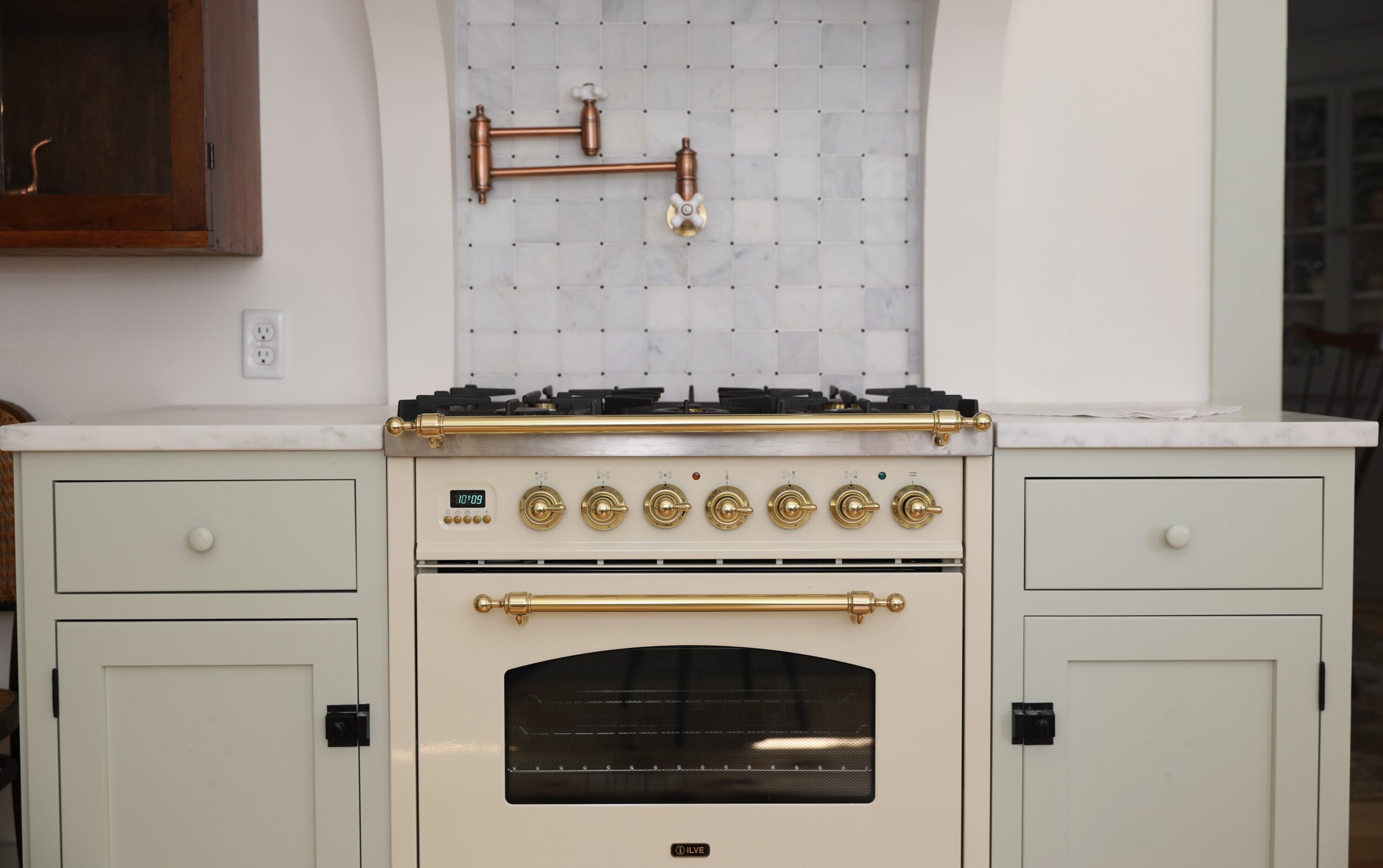 kitchen cabinet knobs vs pulls