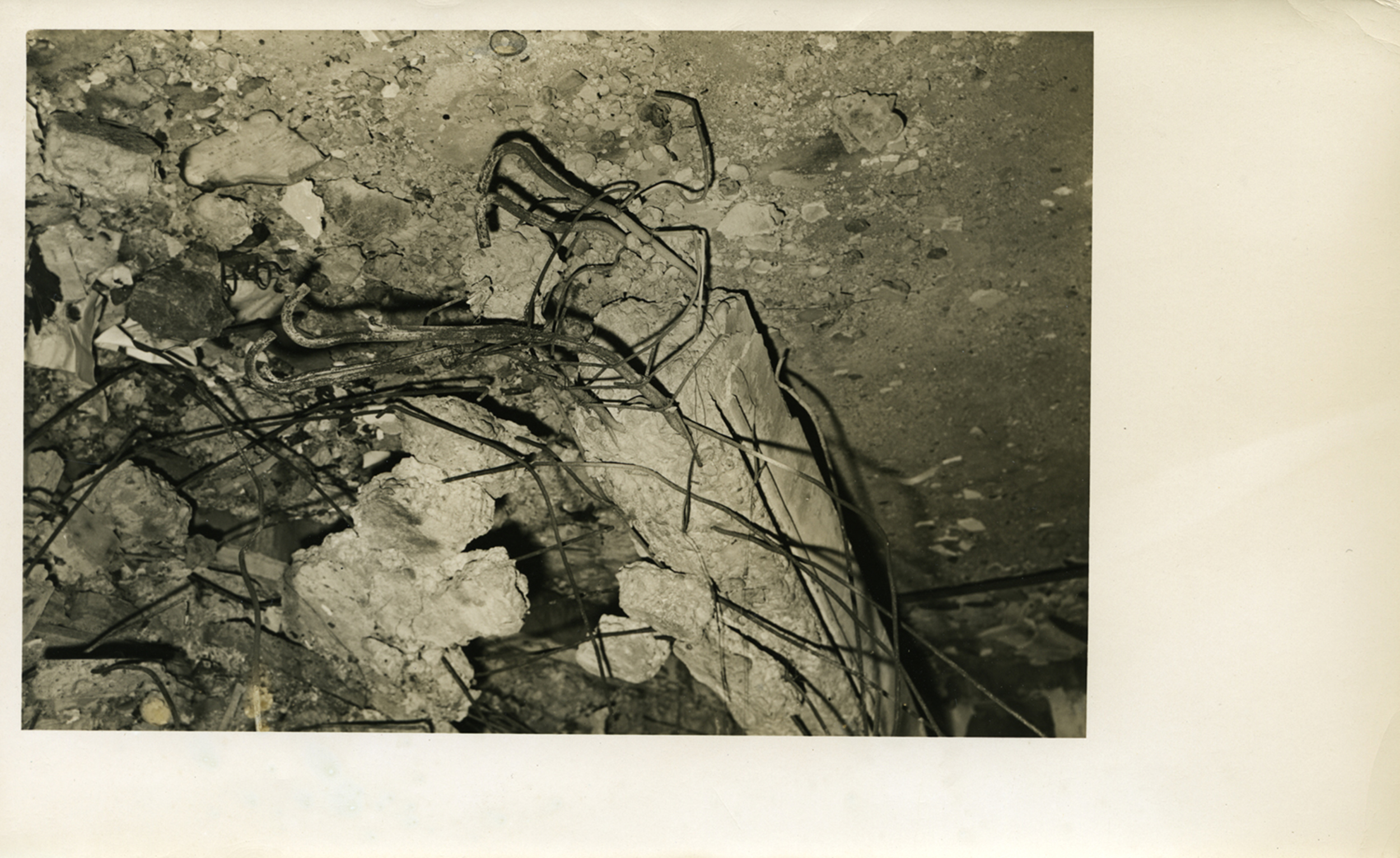 Building 12/Detail showing negative steel in floor beam where it forms