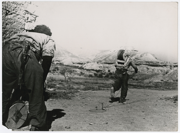 [Republican soldiers running with spools of wire, Rio Segre, Aragón front, near Fraga, Spain]