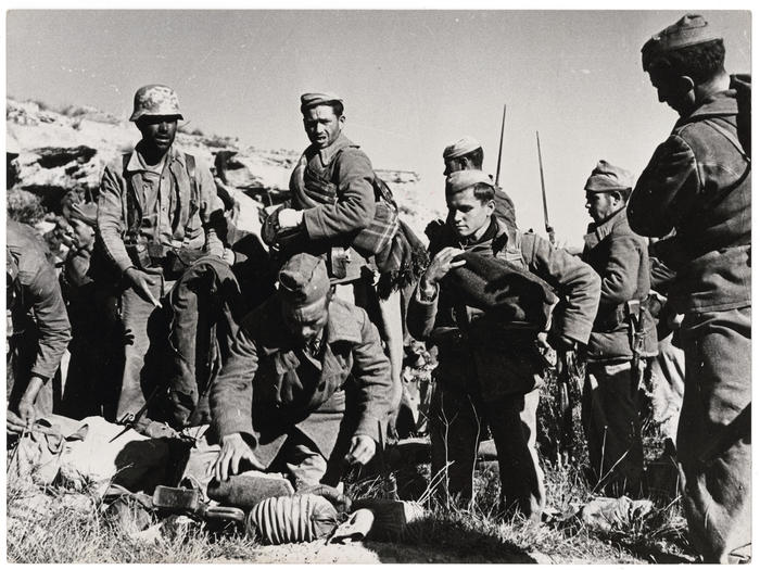 [Republican soldiers, Rio Segre, Aragón front, near Fraga, Spain]