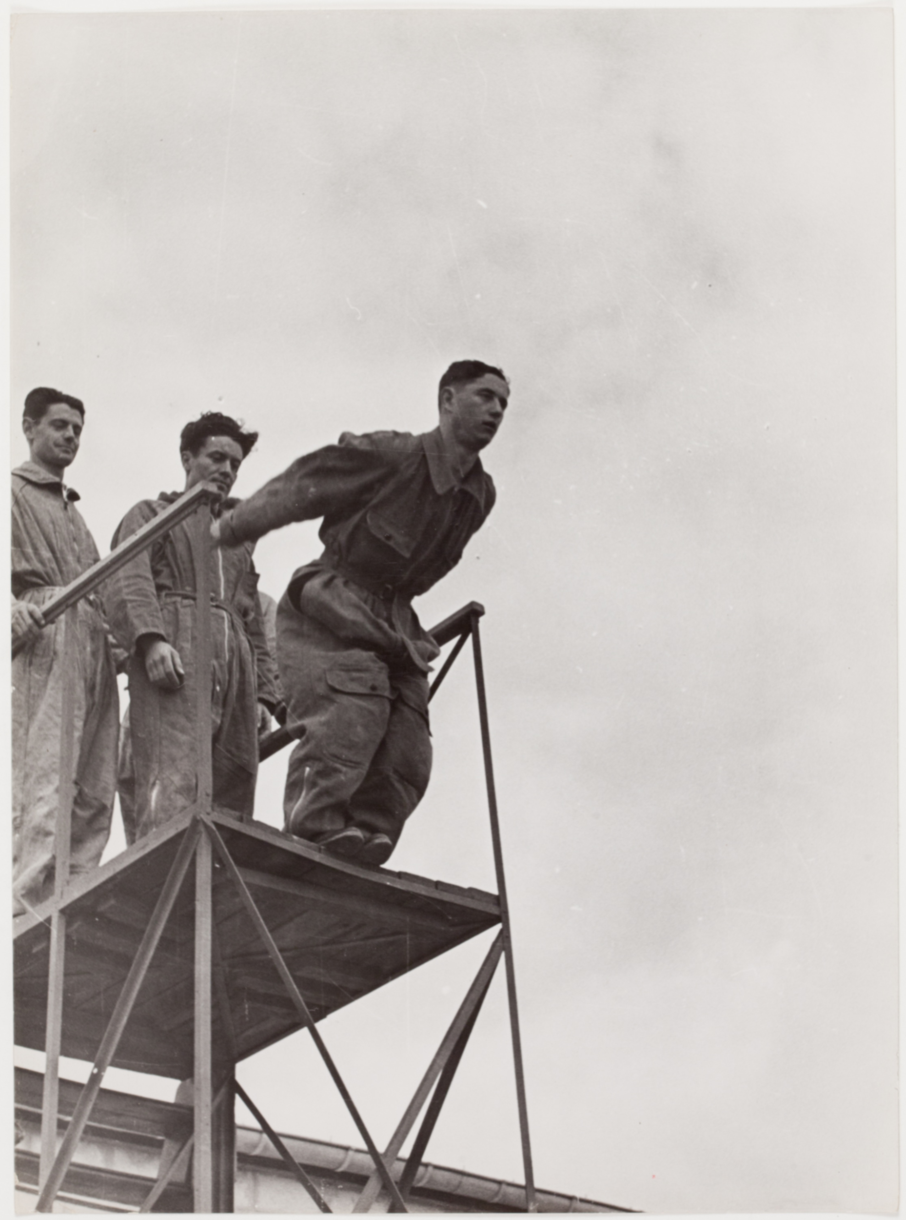 [French air force parachute, Students jump off of high board for