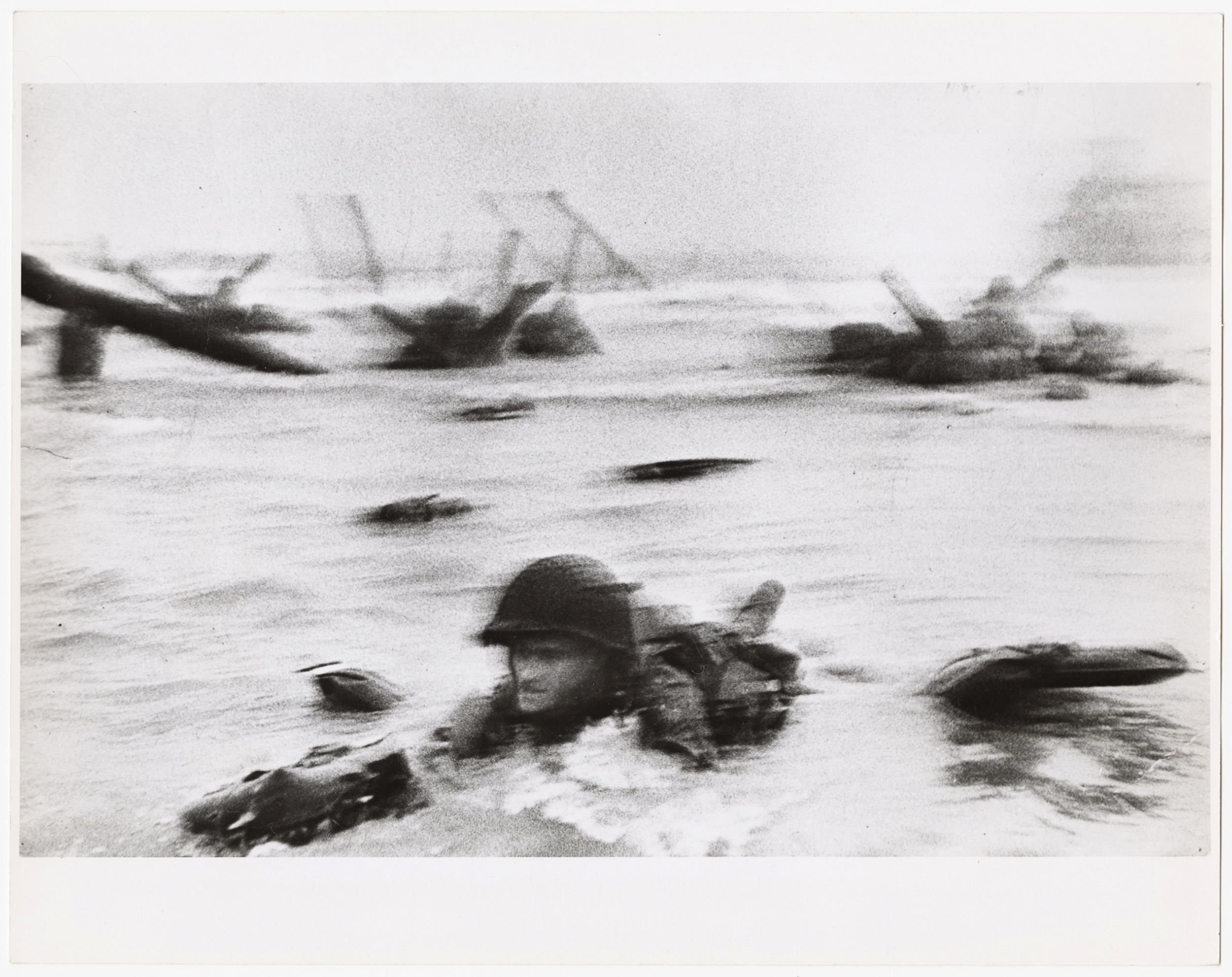 [American troops landing on Omaha Beach, D-Day, Normandy ...