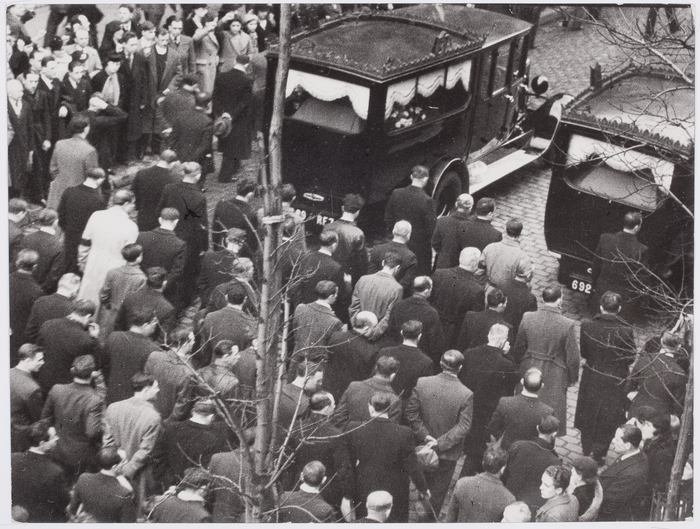 [Crowd of mourners, Clichy, France]