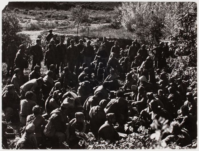 [Republican soldiers before the Battle of Rio Segre, near Fraga, Aragon front, Spain]