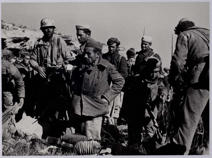 [Republican soldiers, Río Segre, Aragón front, near Fraga, Spain]