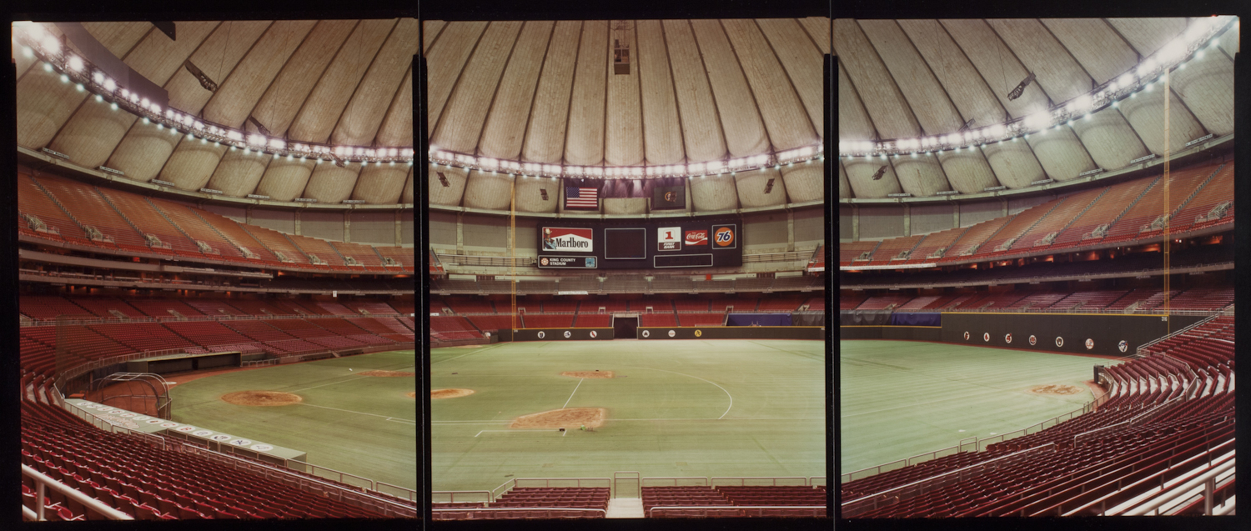 Seattle Mariners, Kingdome International Center of Photography