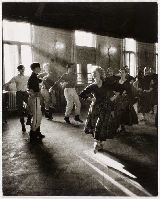 [Dancers in studio]