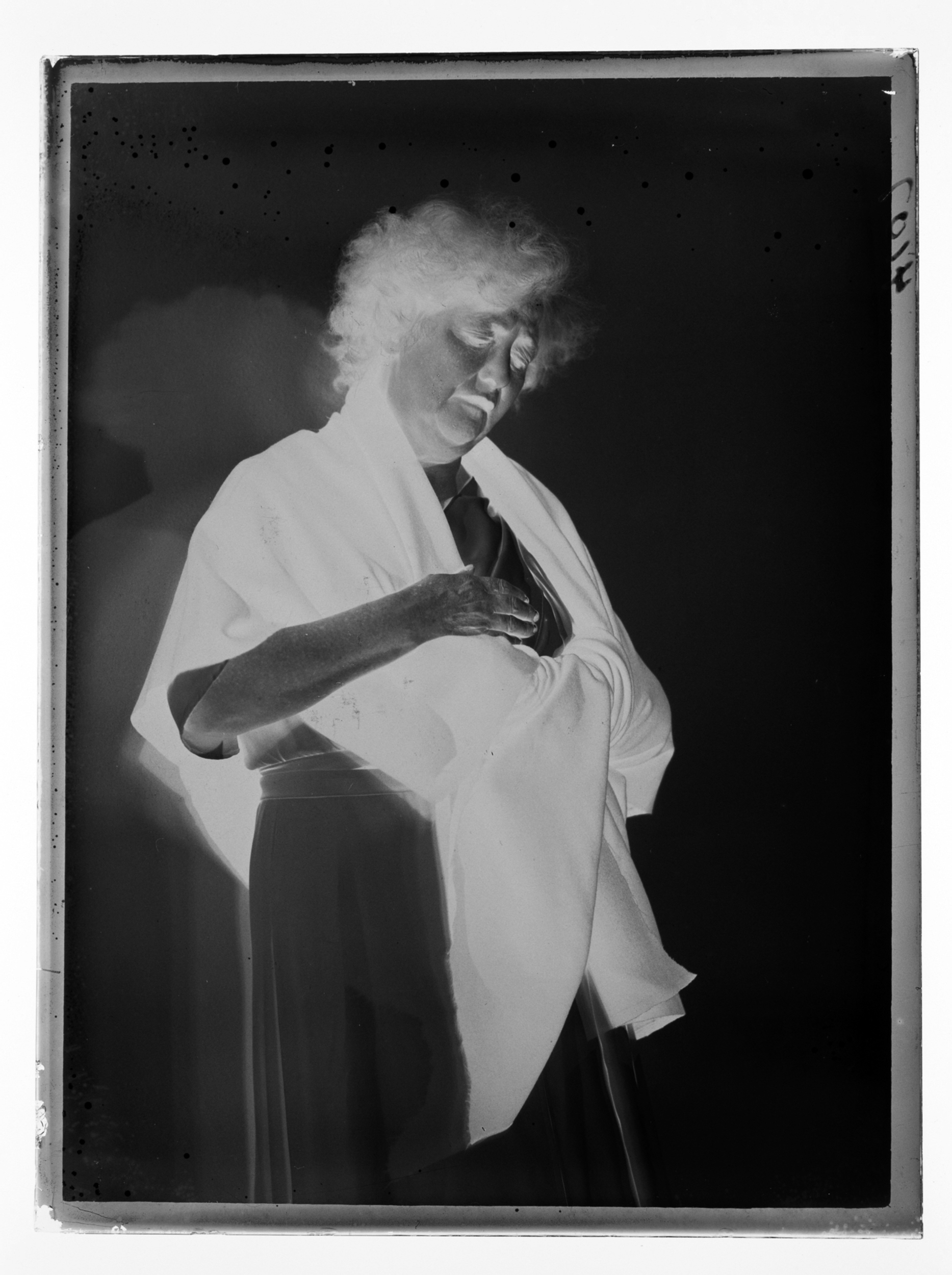 [Cecilia Loftus as Ruth Draper] International Center of Photography