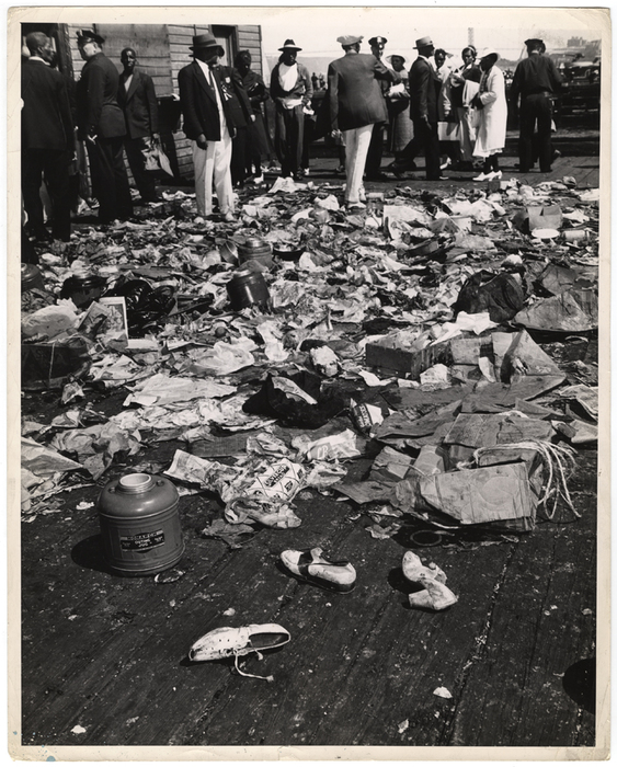 [Picnic's end for several thousand people after three women were trampled to death in excursion-boat stampede, New York]