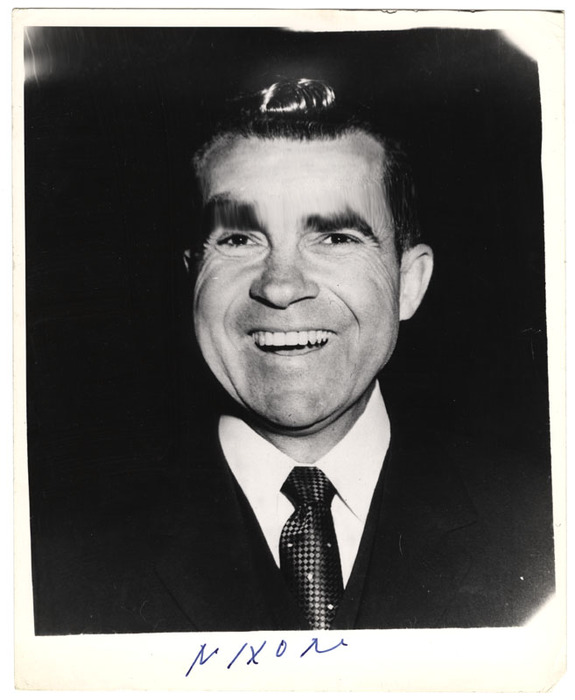 Richard Milhous Nixon (distortion)